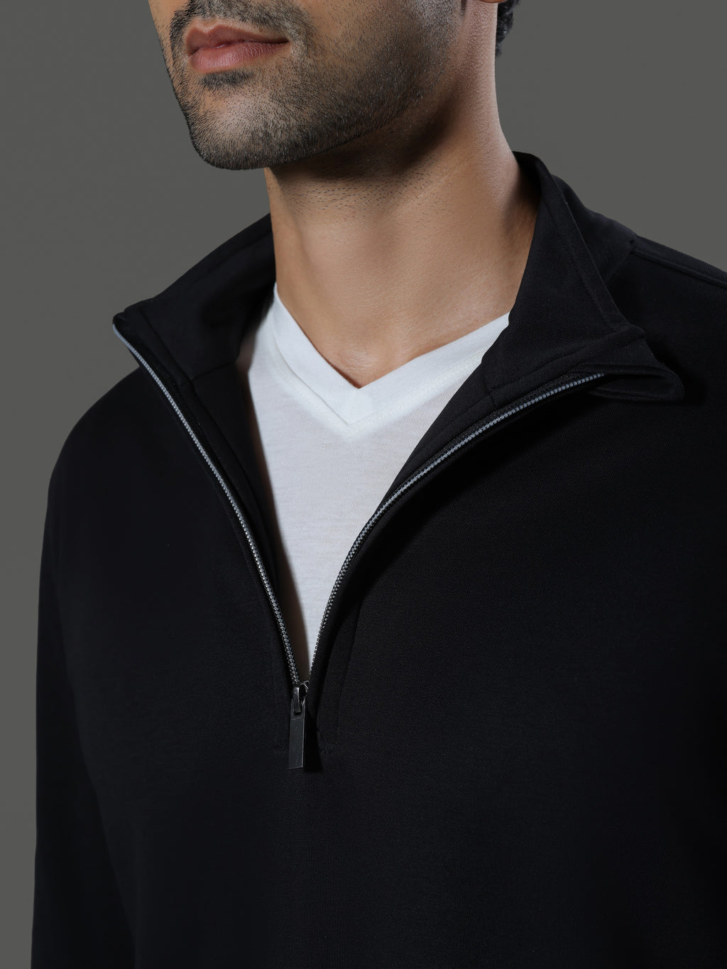 after-hours-high-neck-zip-long-sleeves-obsidian image 3 - After Hours 1/4 Zip Neck Long Sleeves - Obsidian