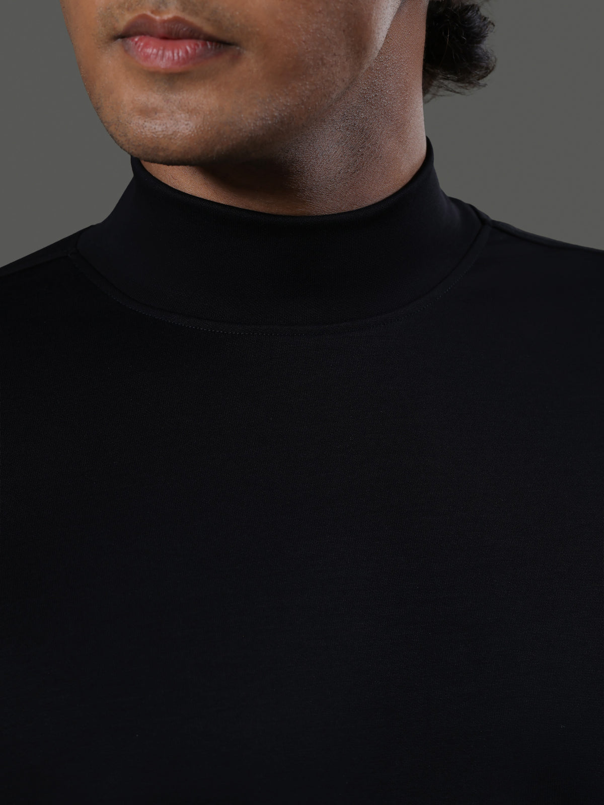 after-hours-mock-neck-long-sleeves-obsidian image 3 - After Hours Mock Neck Long Sleeves - Obsidian