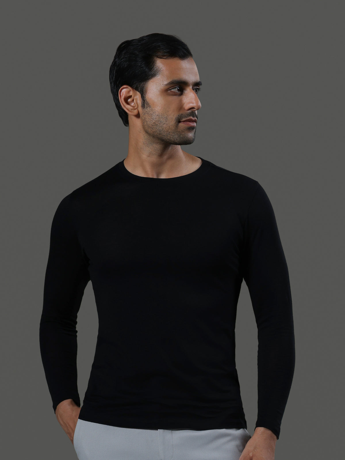 baseline-crew-neck-long-sleeves-obsidian image 1 - Baseline Crew Neck Long Sleeves - Obsidian