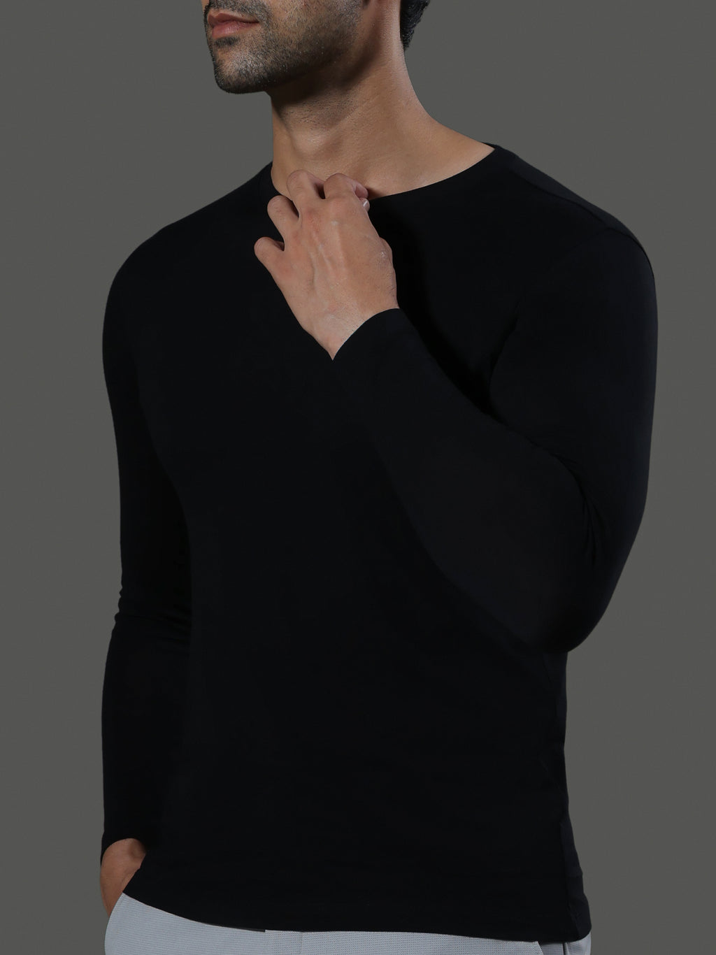 baseline-crew-neck-long-sleeves-obsidian image 5 - Baseline Crew Neck Long Sleeves - Obsidian
