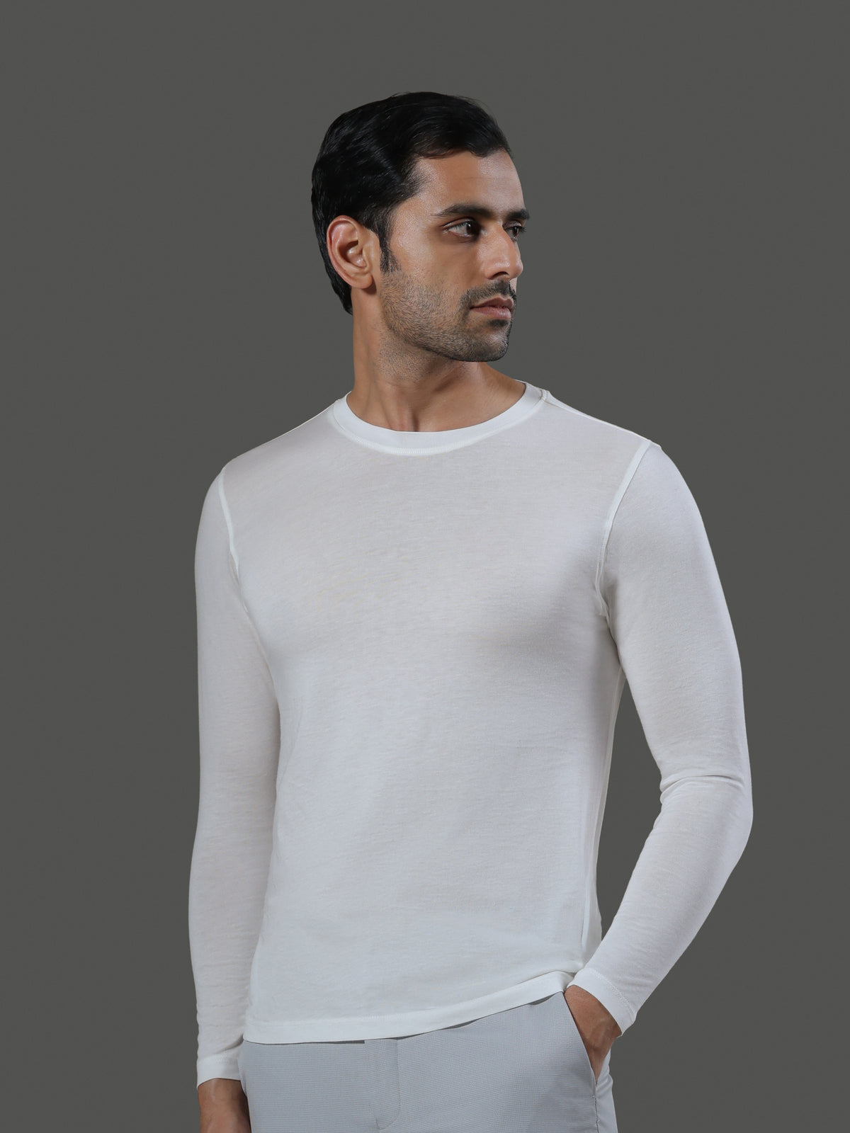 baseline-crew-neck-long-sleeves-porcelain image 1 - Baseline Crew Neck Long Sleeves - Porcelain