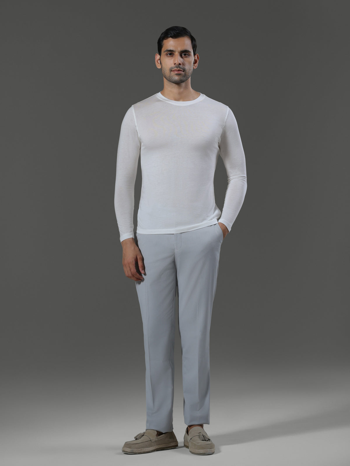 baseline-crew-neck-long-sleeves-porcelain image 2 - Baseline Crew Neck Long Sleeves - Porcelain
