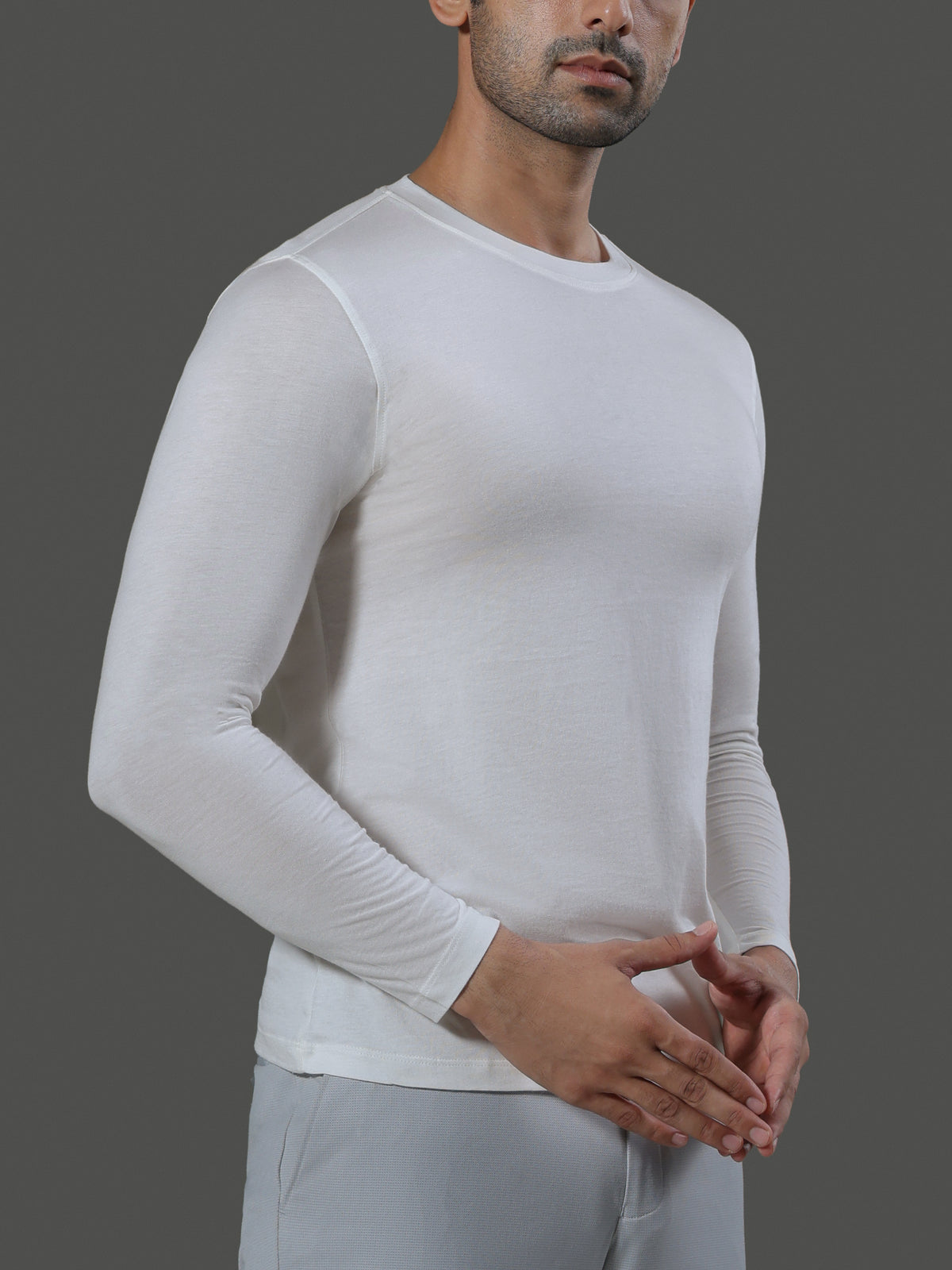 baseline-crew-neck-long-sleeves-porcelain image 4 - Baseline Crew Neck Long Sleeves - Porcelain