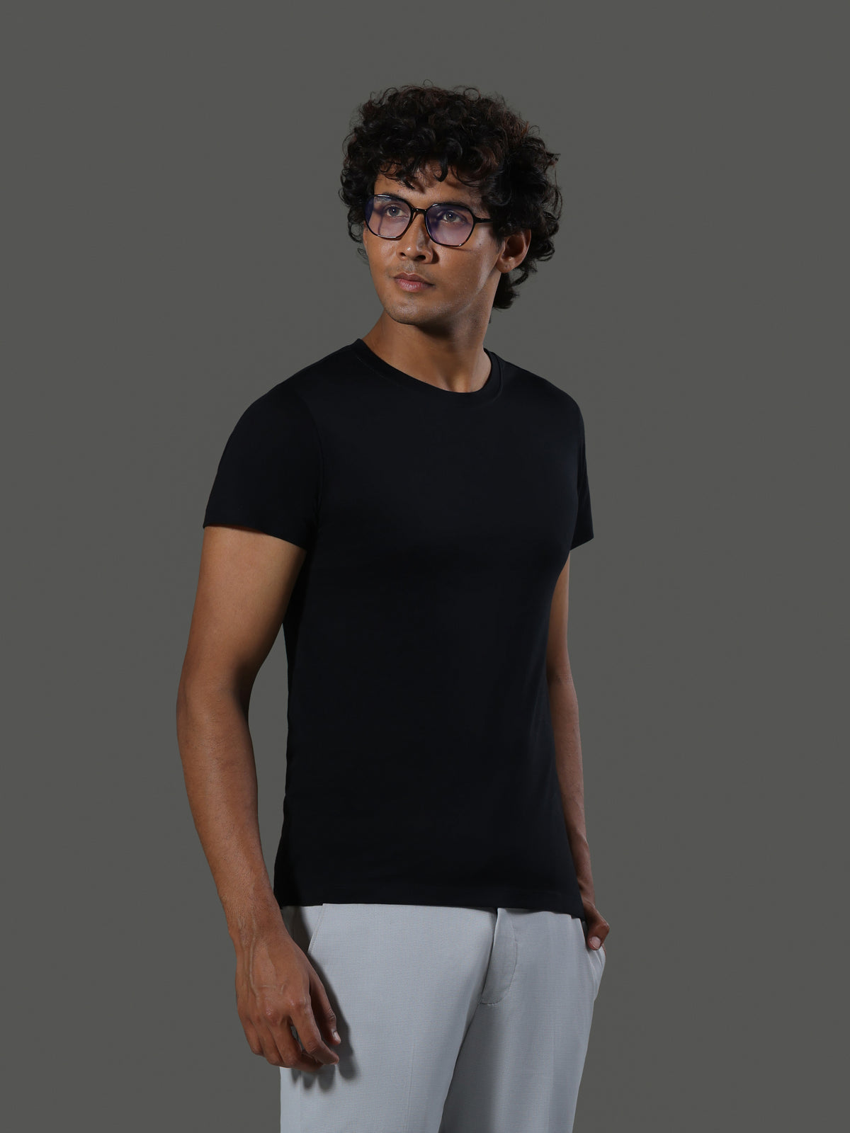 baseline-crew-neck-short-sleeves-obsidian image 1 - Baseline Crew Neck Short Sleeves - Obsidian