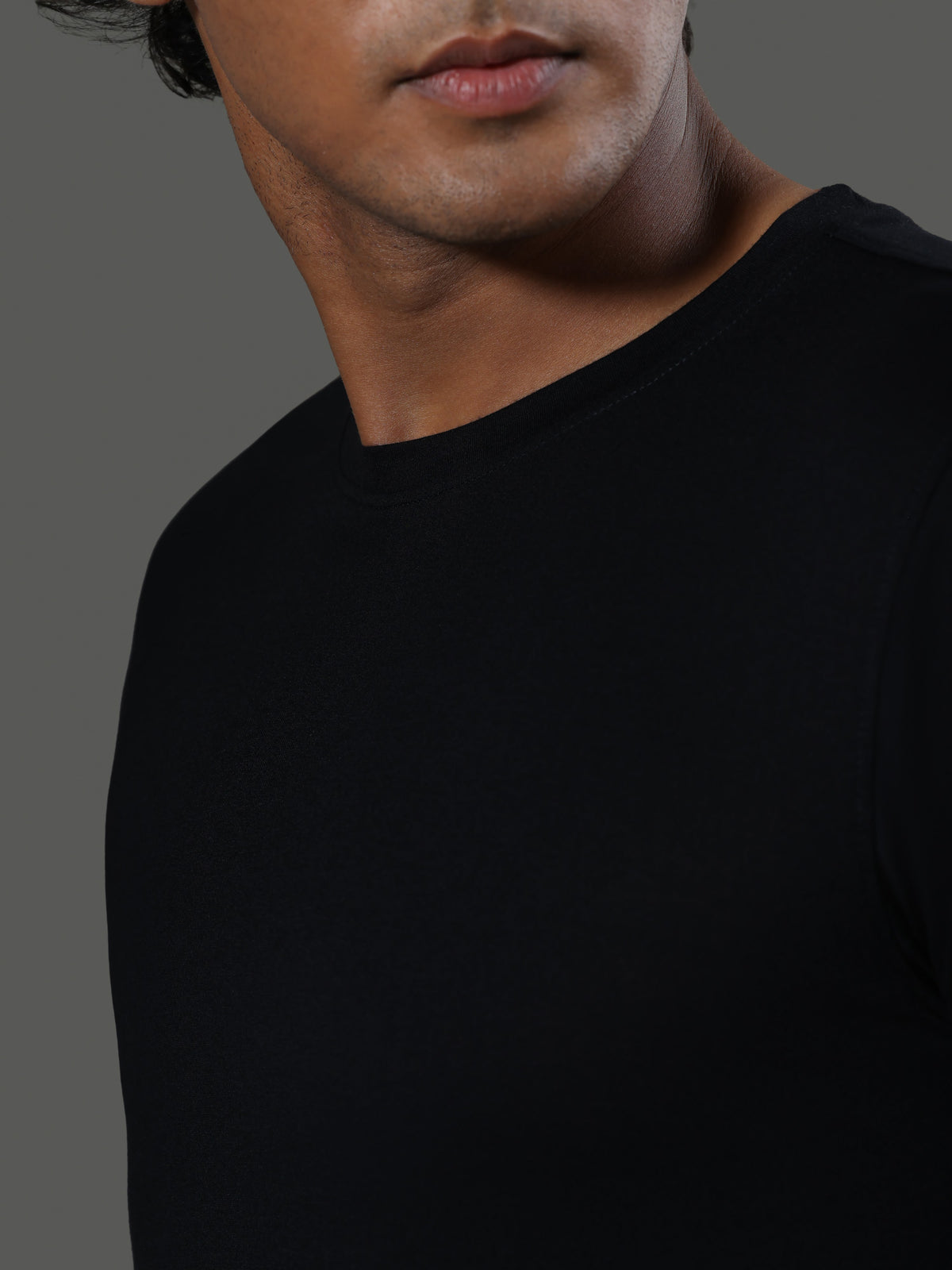 baseline-crew-neck-short-sleeves-obsidian image 4 - Baseline Crew Neck Short Sleeves - Obsidian