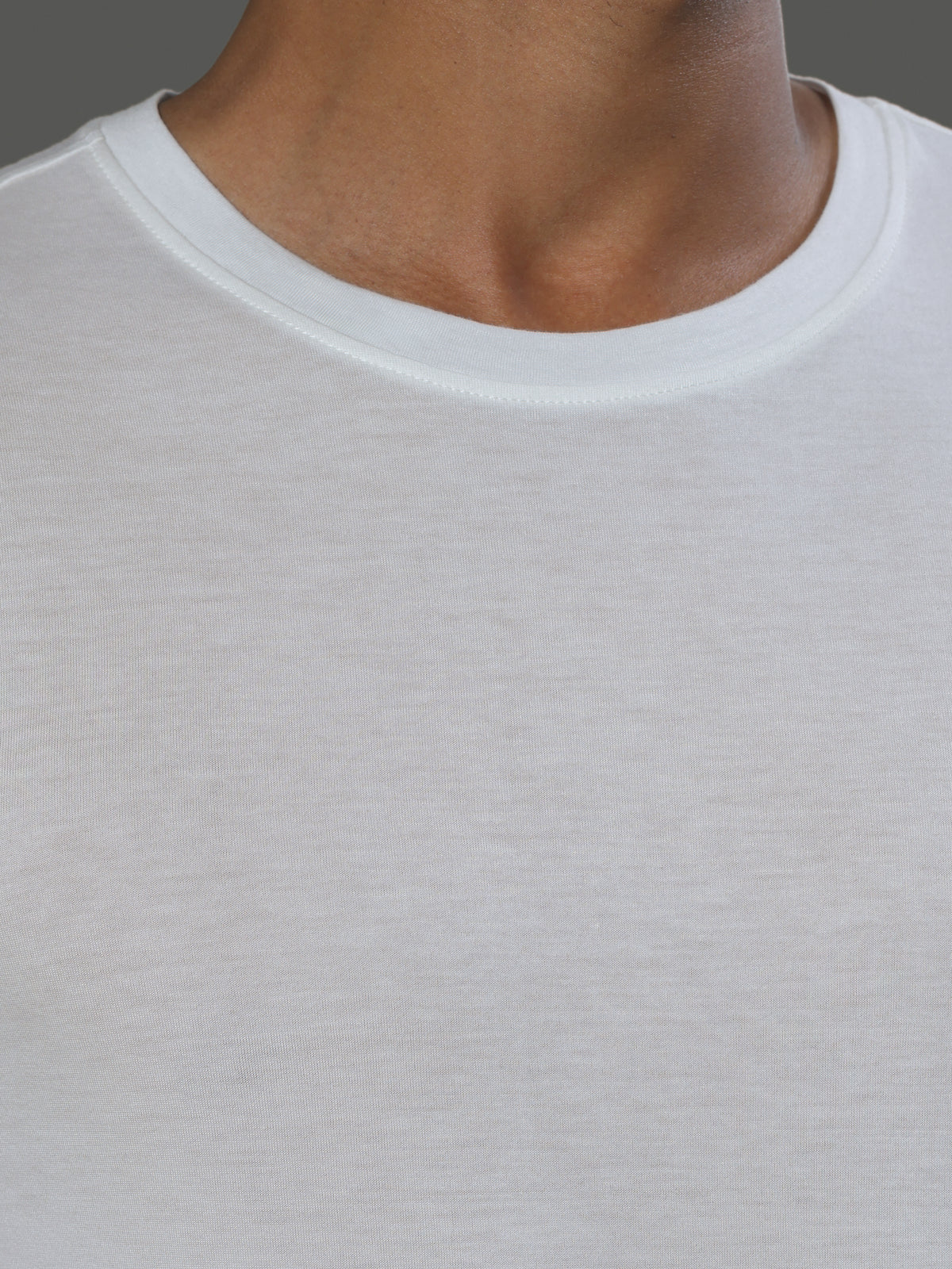baseline-crew-neck-short-sleeves-porcelain image 4 - Baseline Crew Neck Short Sleeves - Porcelain