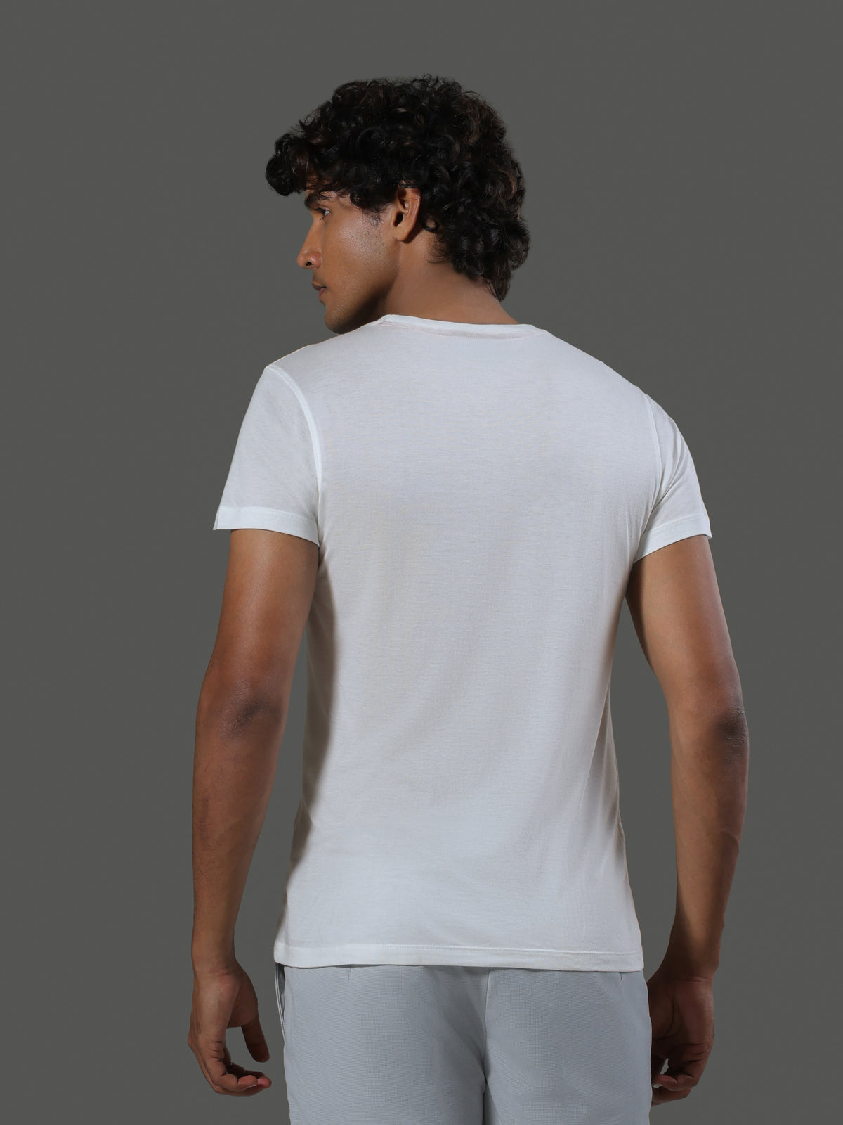 baseline-crew-neck-short-sleeves-porcelain image 6 - Baseline Crew Neck Short Sleeves - Porcelain