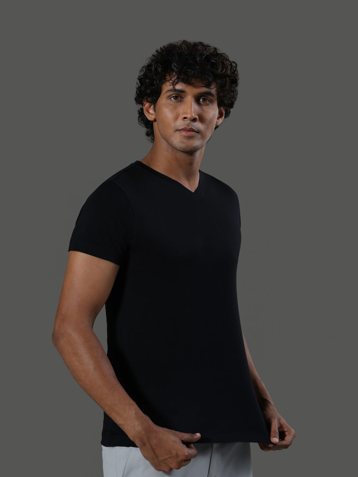baseline-v-neck-short-sleeves-obsidian image 1 - Baseline V-Neck Short Sleeves - Obsidian