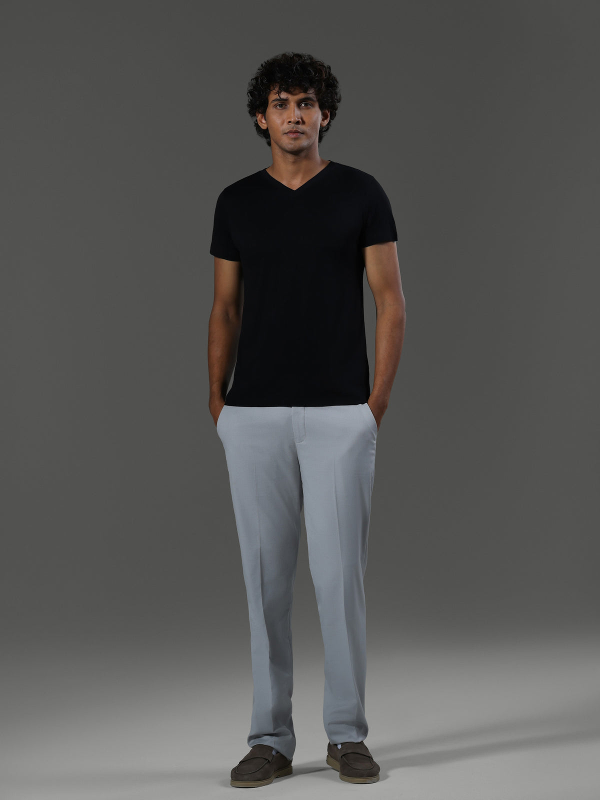 baseline-v-neck-short-sleeves-obsidian image 2 - Baseline V-Neck Short Sleeves - Obsidian