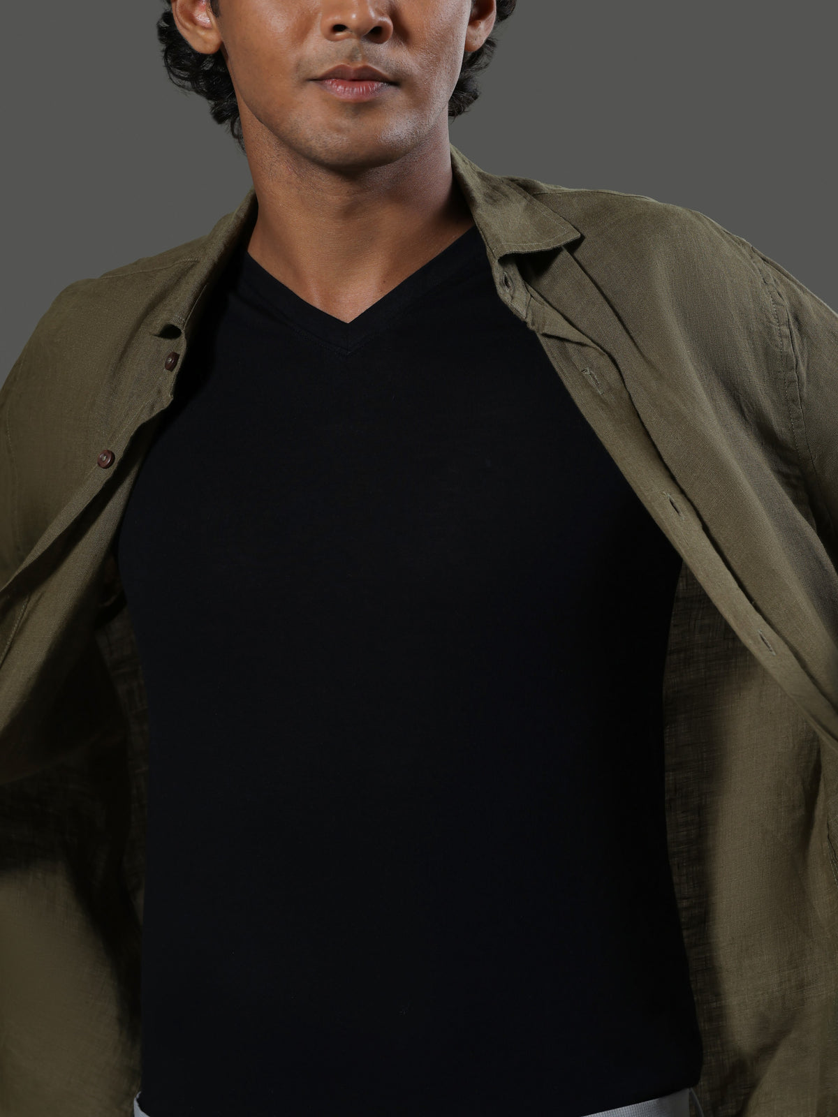 baseline-v-neck-short-sleeves-obsidian image 3 - Baseline V-Neck Short Sleeves - Obsidian