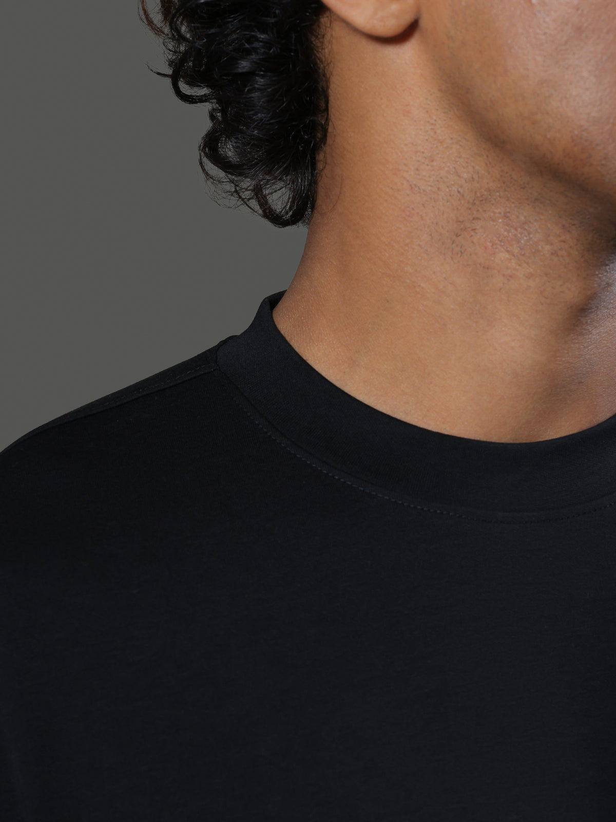 Leisure Crew Neck Short Sleeves - obsidian - image 4