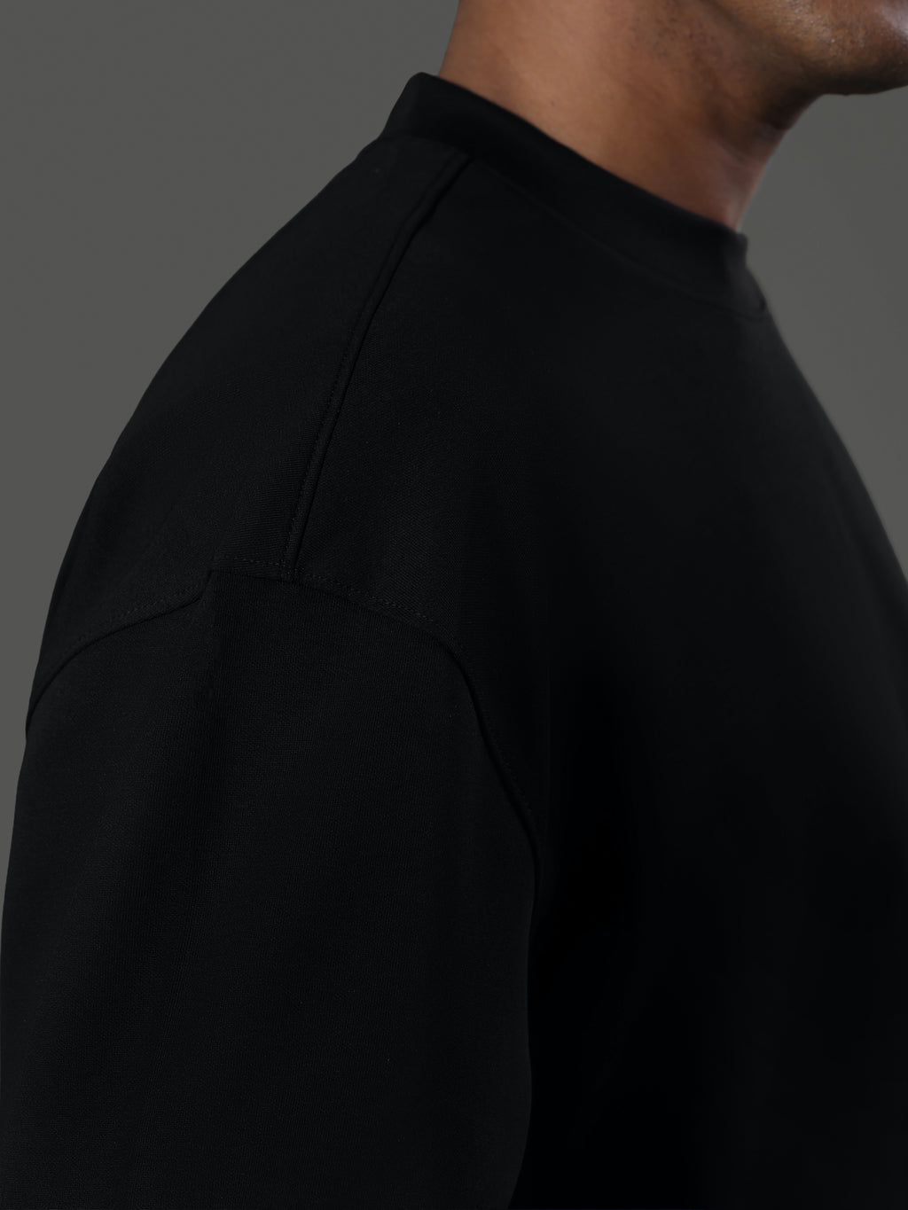 Leisure Crew Neck Long Sleeves - obsidian - image 5