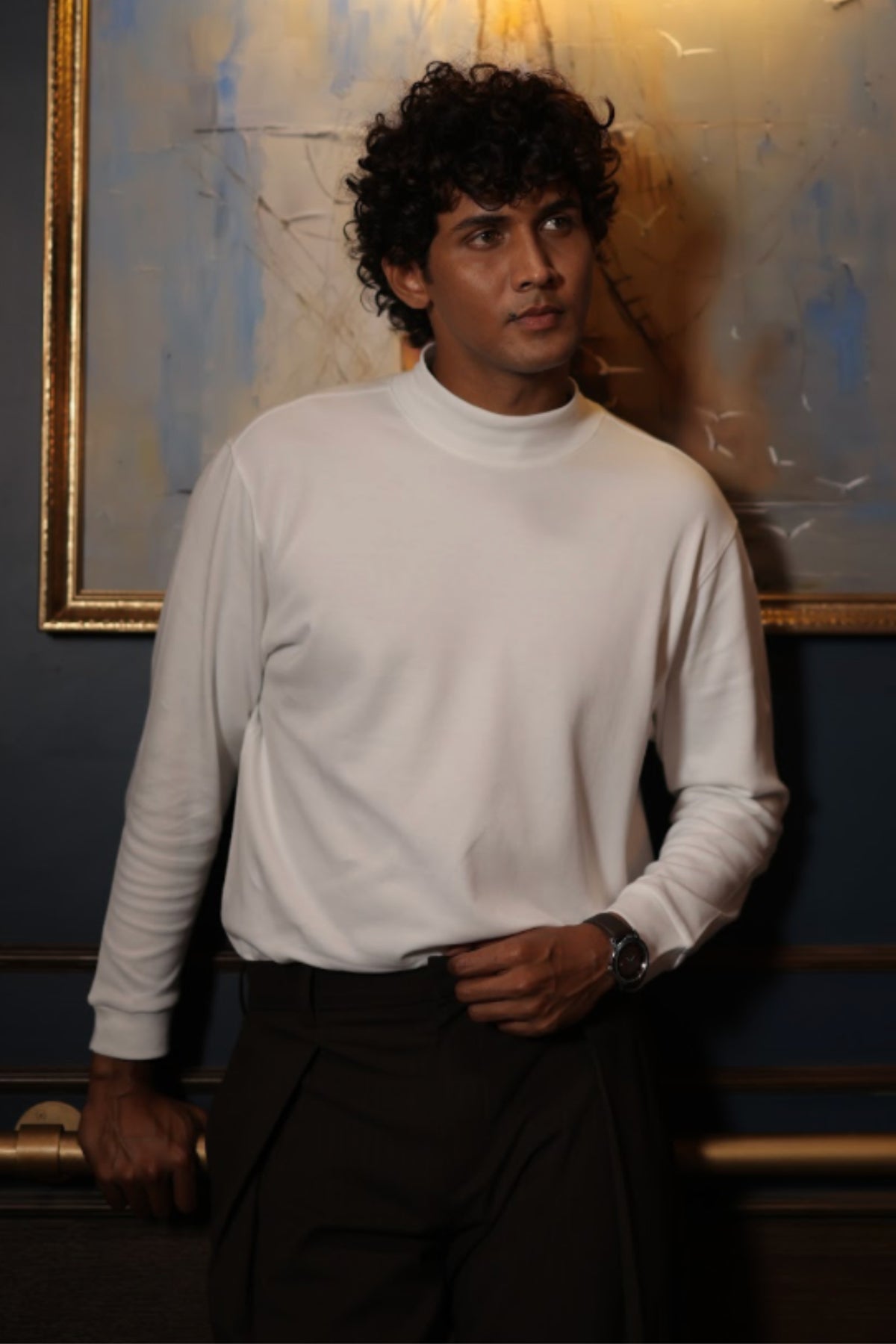 Man wearing an ivory sweatshirt