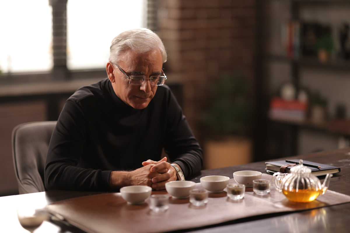 Man enjoying tea at a cafe
